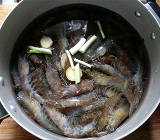 盐水对虾的做法步骤：3