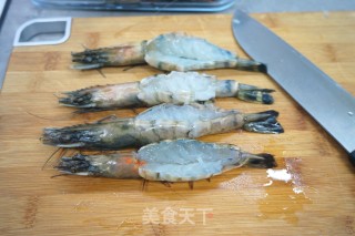 蒜茸开背虾的做法步骤：2