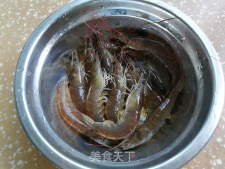 红烧虾的做法步骤：1