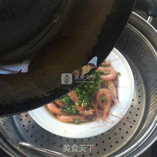 葱油金针菇蒸对虾的做法步骤：9