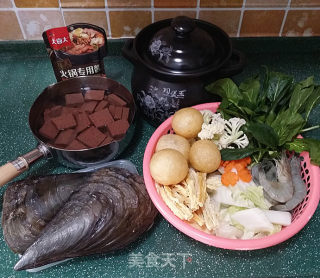 韩式海鲜锅的做法步骤：1