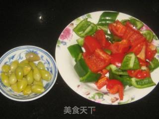 白果青红椒炒对虾的做法步骤：3
