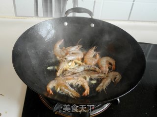包菜炒大虾的做法步骤：4
