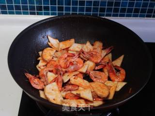 杏鲍菇炒大虾的做法步骤：7