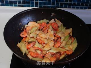杏鲍菇炒大虾的做法步骤：9