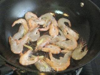 西葫芦炒虾的做法步骤：2