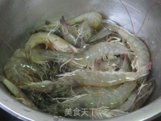 青椒炒对虾的做法步骤：1