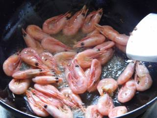 香蒜北极虾的做法步骤：5