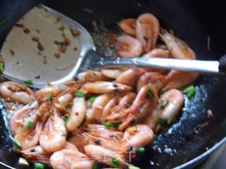 香蒜北极虾的做法步骤：8