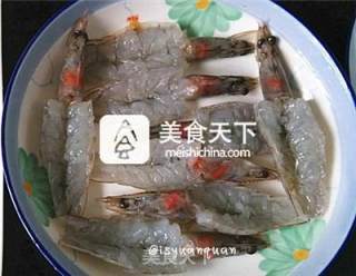 剁椒蒜蓉蒸对虾的做法步骤：5