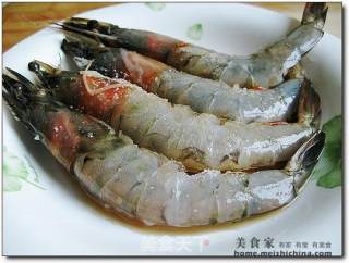 龙井茶焖大虾的做法步骤：1