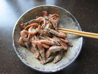 盐酥北极虾的做法步骤：4