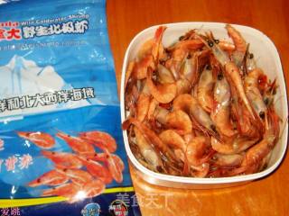 【加拿大野生北极虾】土豆炒虾的做法步骤：1