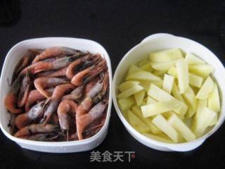 【加拿大野生北极虾】土豆炒虾的做法步骤：3