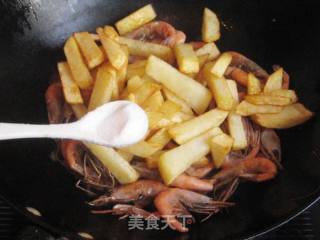 【加拿大野生北极虾】土豆炒虾的做法步骤：9