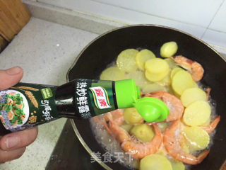 土豆炒虾的做法步骤：6