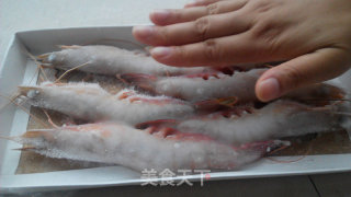 蒜香芝士焗大虾的做法步骤：1