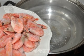 白灼北极虾的做法步骤：2