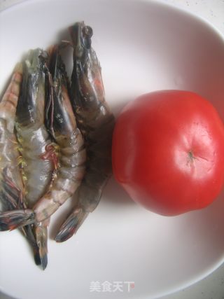 番茄炖对虾的做法步骤：1
