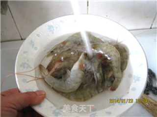 简单的美味--红烧大虾的做法步骤：2