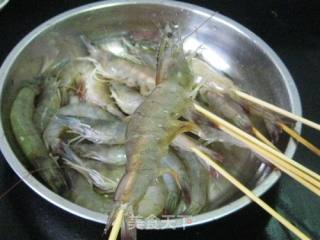 竹签对虾的做法步骤：2