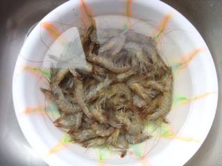 土豆香芹烧对虾的做法步骤：2