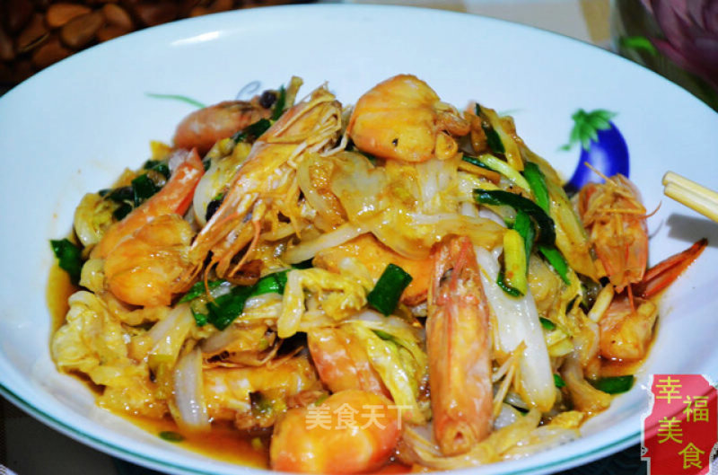 幸福美食：味美鲜香的青岛特色菜品大虾烧白菜的做法