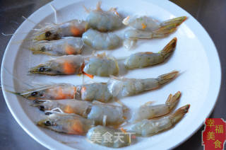 幸福美食：味美鲜香的青岛特色菜品大虾烧白菜的做法步骤：2