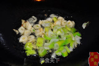 幸福美食：味美鲜香的青岛特色菜品大虾烧白菜的做法步骤：3