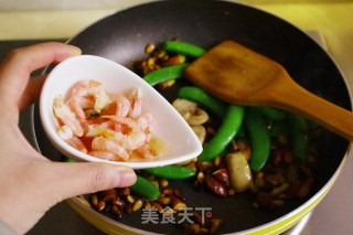 坚果香炒北极虾的做法步骤：13