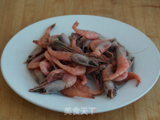 葱香北极虾的做法步骤：1
