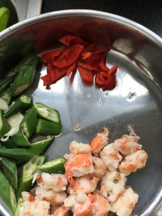 “下饭菜”秋葵炒鲜虾的做法步骤：9