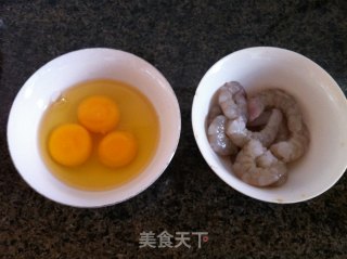 虾仁炒鸡蛋的做法步骤：2