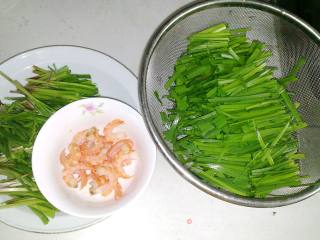 北极虾炒韭菜的做法步骤：2