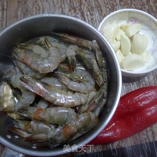 蒜蓉蒸虾的做法步骤：1