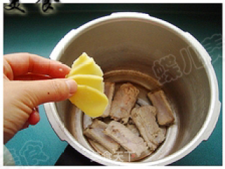 【加拿大野生北极虾】北极虾干贝排骨粥--咸味腊八粥的做法步骤：4