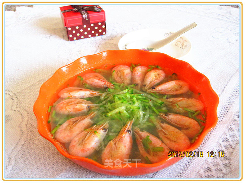 清水煮鲜虾萝卜丝汤的做法