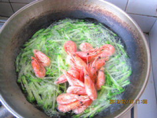 清水煮鲜虾萝卜丝汤的做法步骤：6