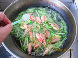清水煮鲜虾萝卜丝汤的做法步骤：7