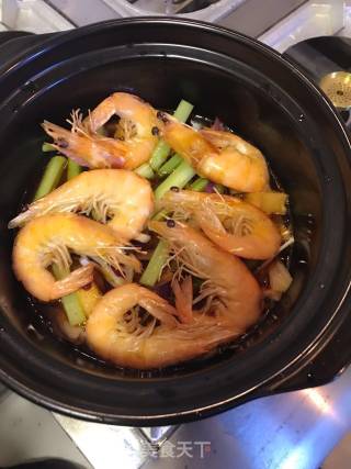 南美烧汁虾家常做法，征服全家的一道快手菜！的做法步骤：3
