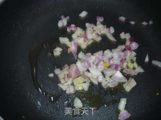 菠萝海鲜焗饭的做法步骤：4