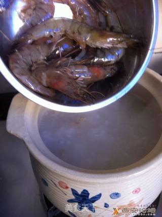砂锅鲜虾粥的做法步骤：15