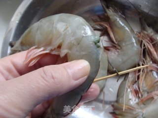 蚝油煎对虾的做法步骤：2