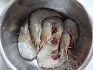 蚝油煎对虾的做法步骤：3