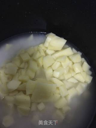 土豆焖饭的做法步骤：2