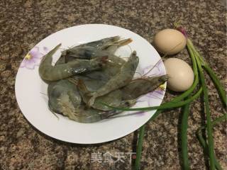海虾抱蛋的做法步骤：1