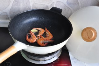 鲜虾萝卜丝热汤面的做法步骤：5