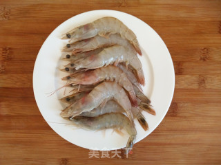 鸡翅鲜虾煲的做法步骤：2