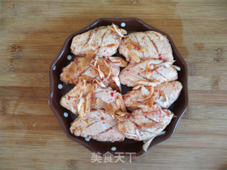 鸡翅鲜虾煲的做法步骤：3