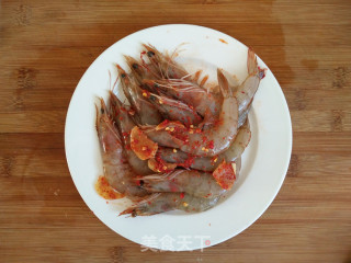 鸡翅鲜虾煲的做法步骤：4